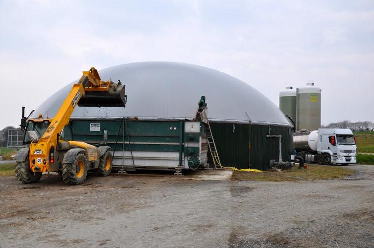 Unité de méthanisation dans une exploitation laitière.