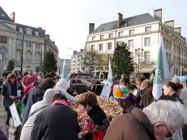 Manifestation du 5 novembre 2014, place du Martroi à Orléans.