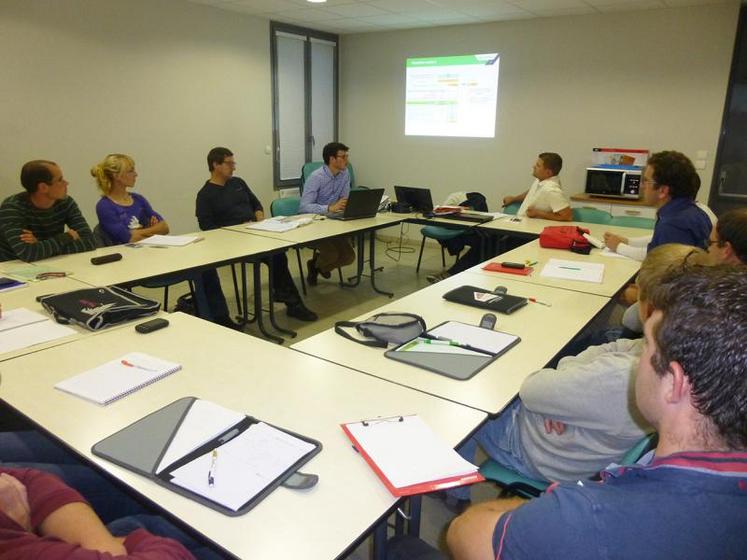 Un conseil d’administration des Jeunes Agriculteurs du Loiret a eu lieu le 22 juin. AXEREAL est venu présenter son nouveau contrat Jeunes.