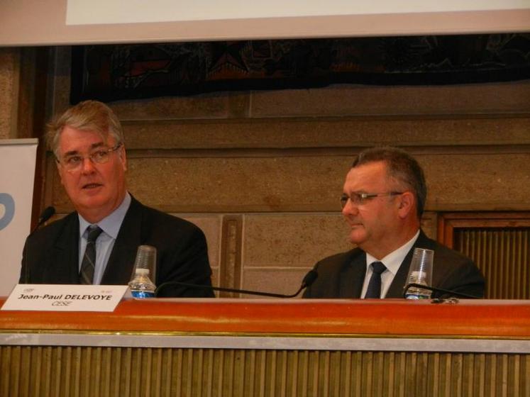 La réunion avait lieu au Palais d'Iéna, temple du Conseil économique, social et environnemental.