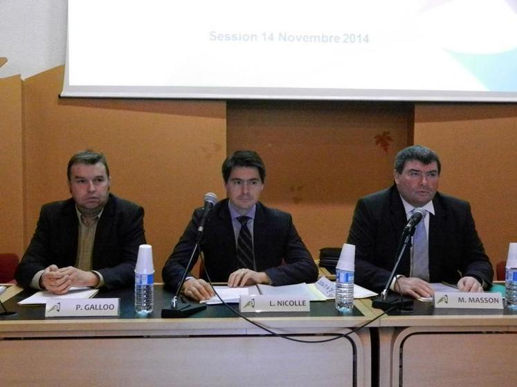 Le vendredi 14 novembre, le nouveau directeur général vivait sa
première session, aux côtés de Michel Masson et de Philippe Galloo.