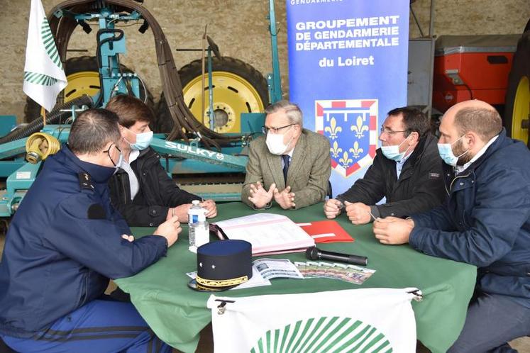Le 1er octobre, à Chaussy. Plusieurs conventions ont été signées entre la gendarmerie du Loiret, la chambre d'Agriculture, la FNSEA 45, Jeunes agriculteurs et la préfecture, pour prévenir les vols sur les exploitations agricoles.
