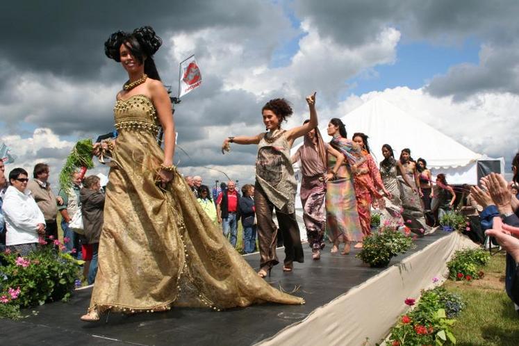 Défilé de mannequins, tout de lin vêtus à la manifestation Eurolin