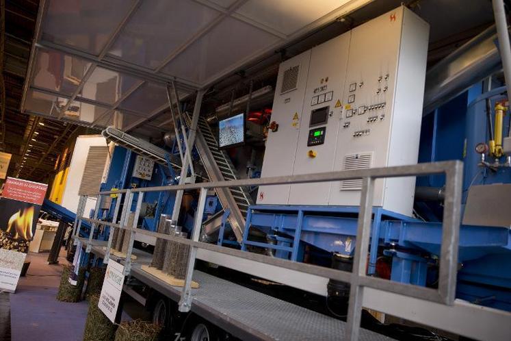 Le Granulateur Mobile H-énergie présenté au 144e Concours Lépine le 9 mai 2015 à Paris.