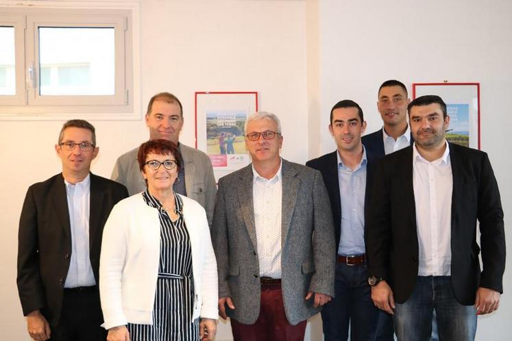 De gauche à droite : Jérôme Despey, secrétaire général FNSEA, Christiane Lambert, Jean-Marie Fortin, Jérémy Decercles, président JA national. Au second plan :  Cédric Benoist, Maxime Buizard-Blondeau, Samuel Vandale, secrétaire général JA national.