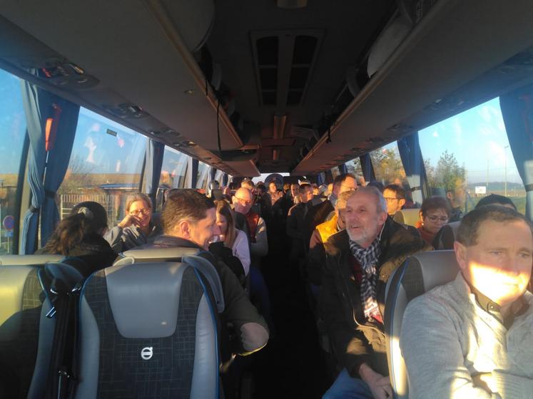 Des manifestants de la FNSEA 45 dans un bus.