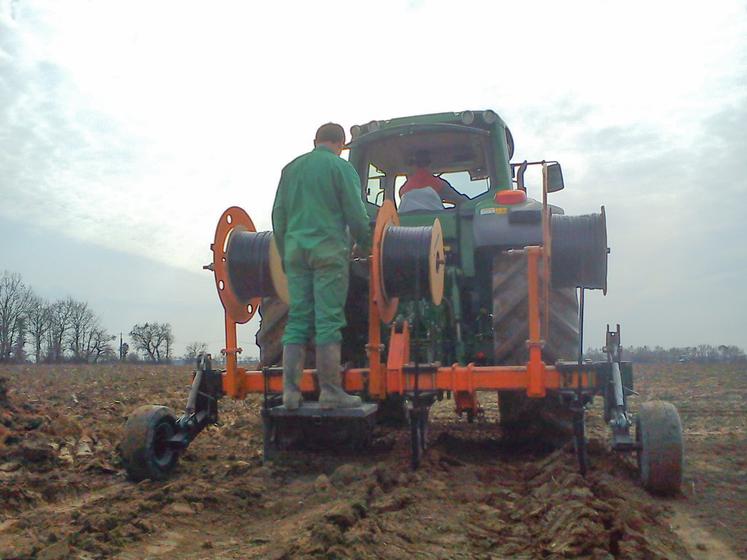 Installation de goutte-à-goutte enterré par IMH Irrigation.