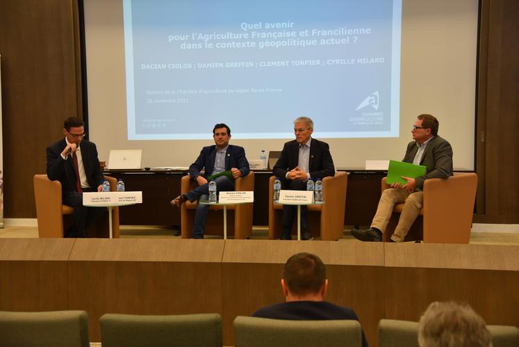 De g. à d. durant la table ronde : Cyrille Milard, Clément Torpier, Dacian Ciolos et Damien Greffin.