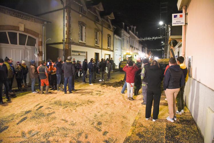 Lundi 4 décembre, à Châteaudun. 