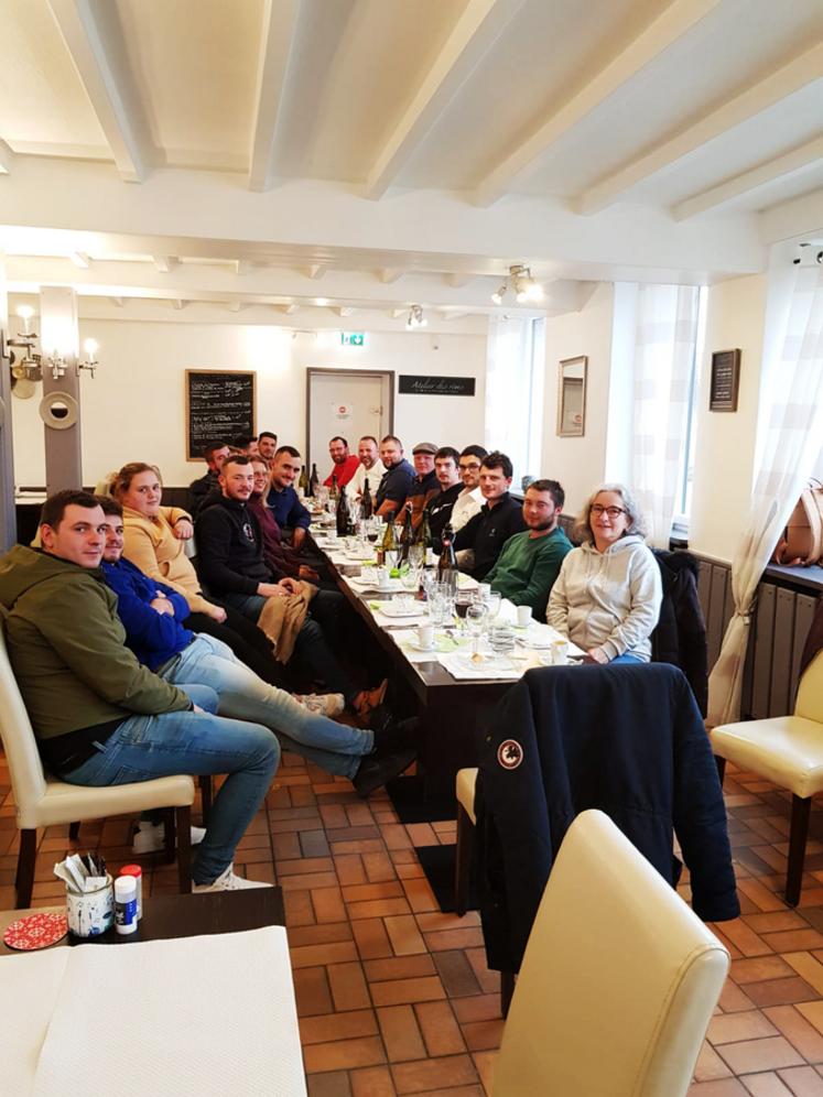 Les adhérents se sont retrouvés autour d'un déjeuner convivial.