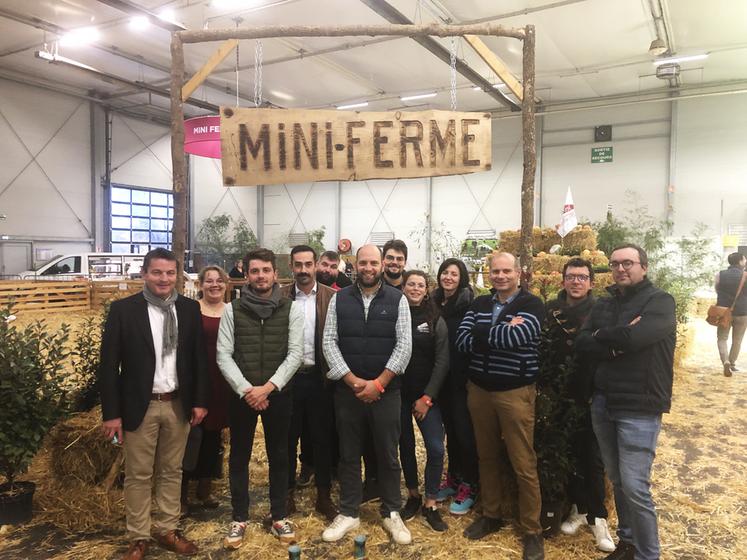 Le 17 novembre, à Tours (Indre-et-Loire). JA tourangeaux, administrateurs régionaux et partenaires du syndicat rassemblés lors de Ferme Expo. 