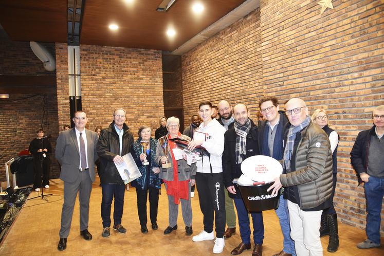 Nathan Magne remporte le Trophée de meilleur pointeur de race charolaise dans la section bovine.