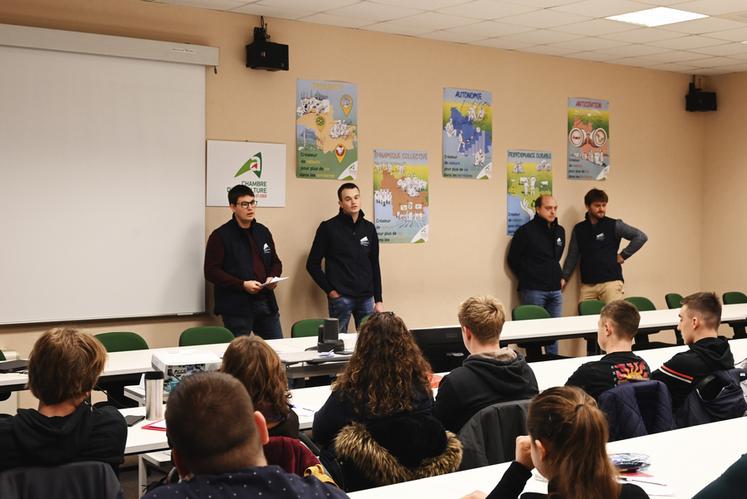 Jeudi 7 décembre, à Blois. Des agriculteurs du syndicat JA 41 ont expliqué leur métier ainsi que leur quotidien à l'occasion du Forum installation.