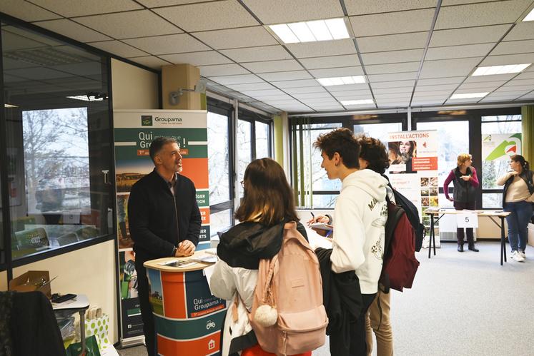 Les intervenants de diverses OPA ont présenté leur organisme et détaillé les démarches à suivre pour une installation. 