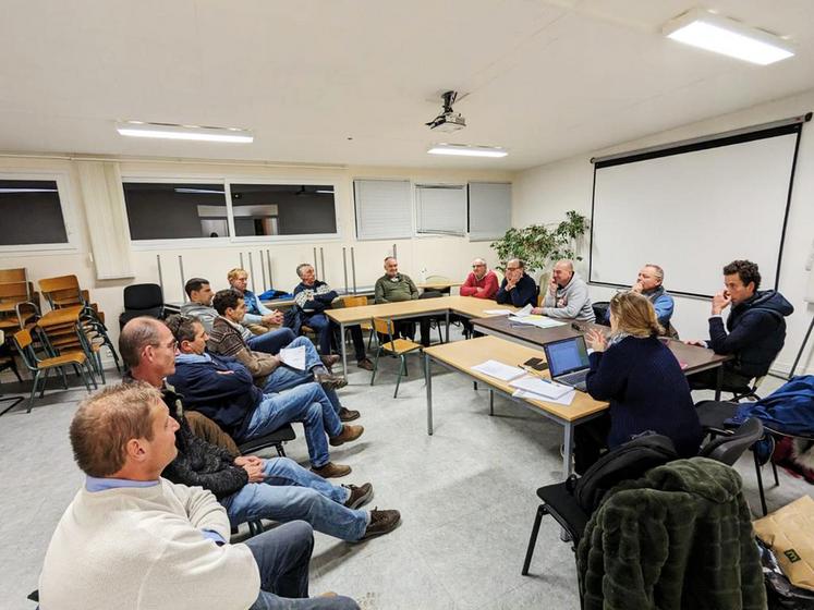 Saint-Arnoult, lundi 4 décembre. Les adhérents du syndicat local évoquent les projets pour l'année 2024.