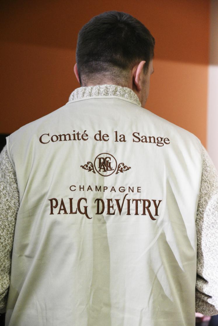 Grâce à son nouveau sponsor, la maison de champagne Devitry, l'association a reçu des gilets neufs, en remplacement des anciens devenus « vieillots ». 