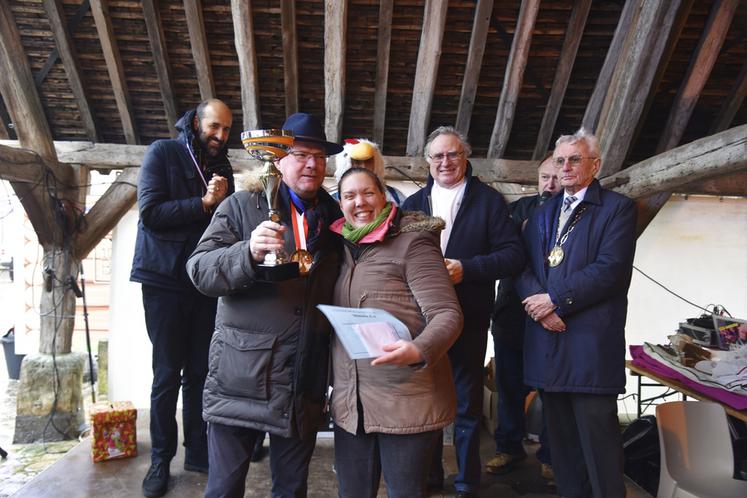 Égreville, samedi 9 décembre. Pauline Simony remporte le concours de plumage de canard gras à sec.