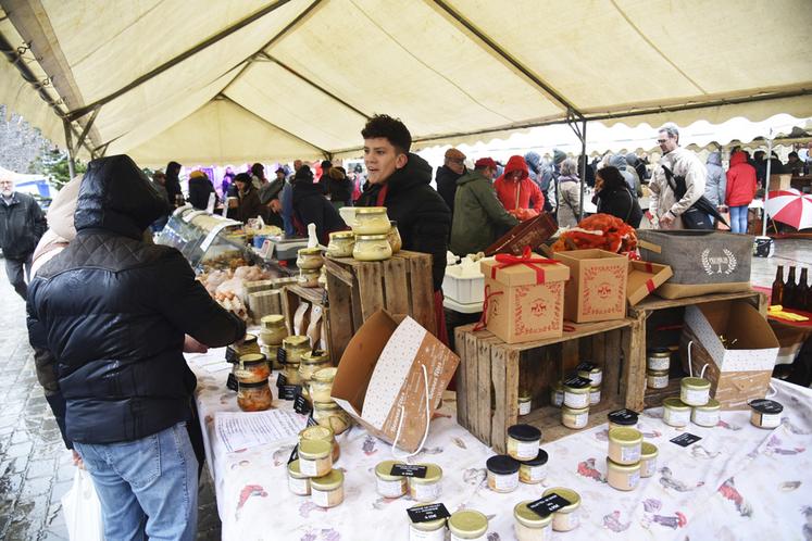 La Foire à la volaille grasse d'Égreville, c'est aussi l'occasion de faire son marché. 