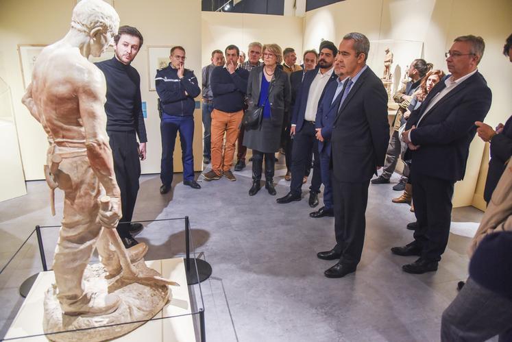 Vendredi 8 décembre, à Chartres. La visite de l'exposition consacrée à Paul Richer a été conduite par le conservateur du Musée des beaux-arts, Grégoire Hallé (à g.).