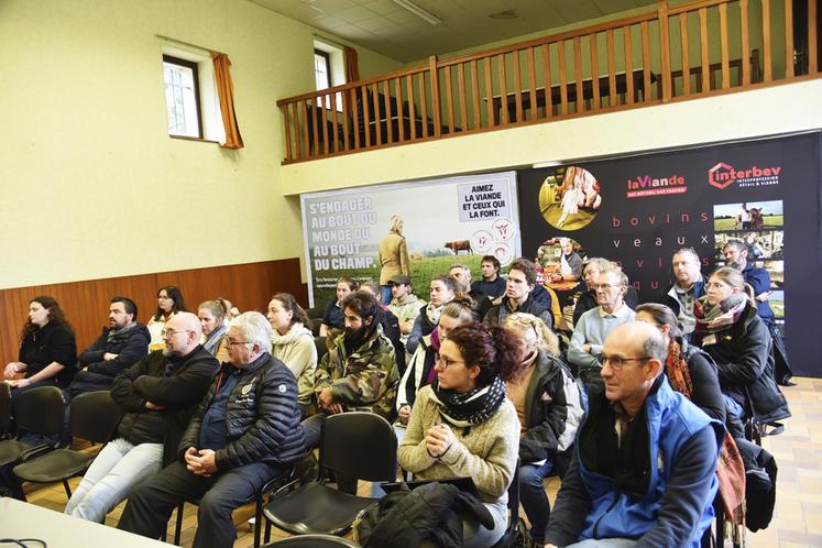 Guercheville, vendredi 8 décembre. Des éleveurs des quatre coins d'Île-de-France ont participé aux échanges. 