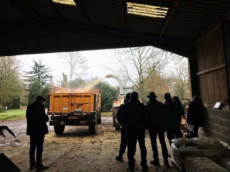 Mercredi 6 décembre, à Villemareuil, lors de la matinée technique autour du bois énergie.
