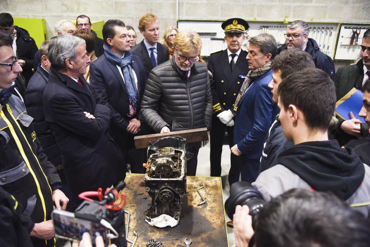 Lundi 18 décembre, à Châteaudun. Après avoir coupé le ruban tricolore, le ministre de l'Agriculture, Marc Fesneau (au c.), et celui des Outre-mer, Philippe Vigier (à g.), ont visité les nouveaux ateliers 4.0 du LEAP de Nermont.