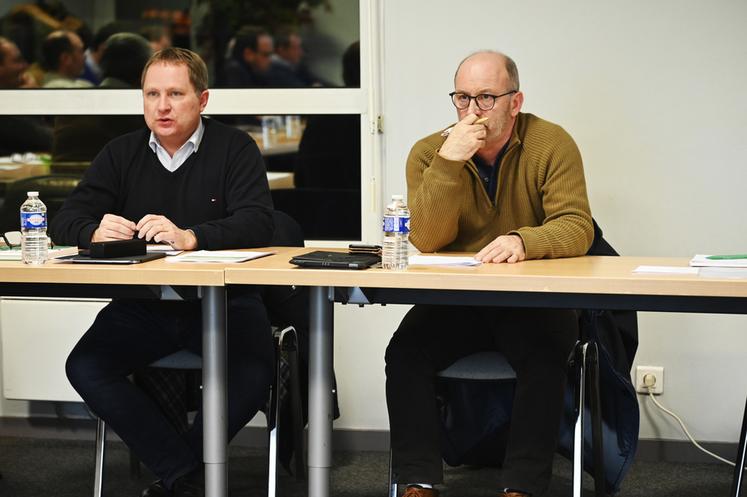Damien Greffin (à g.), président de la FDSEA Île-de-France, aux côtés de Thierry Coué, secrétaire général adjoint de la FNSEA.