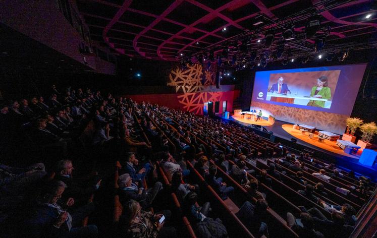 Le 12 janvier, à Paris. Plus de 300 partenaires de Sénalia se sont retrouvés au Musée du Quai Branly pour la traditionnelle réunion d'information du groupe.