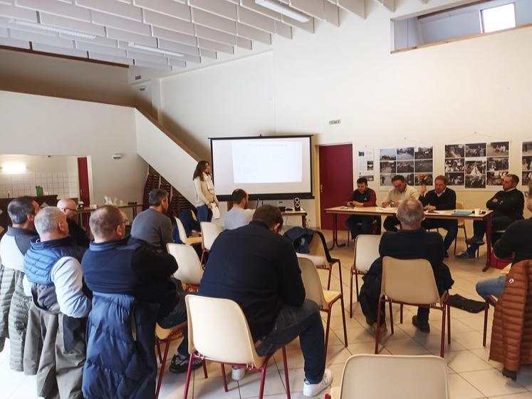 La Forêt-Sainte-Croix (Essonne), mardi 9 janvier, lors de l'assemblée générale du syndicat Beauce-Gâtinais.