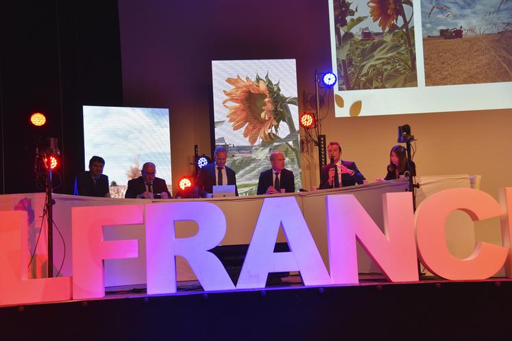 Meaux, mercredi 10 janvier. Christophe Grison, président de Valfrance, entouré du directeur général, Laurent Vittoz, et des directeurs de pôle.