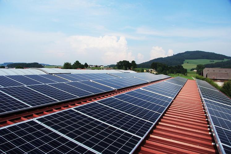 D’après une étude prospective du CGAAER, 65 % des exploitations seraient équipées de panneaux solaires en 2050. 