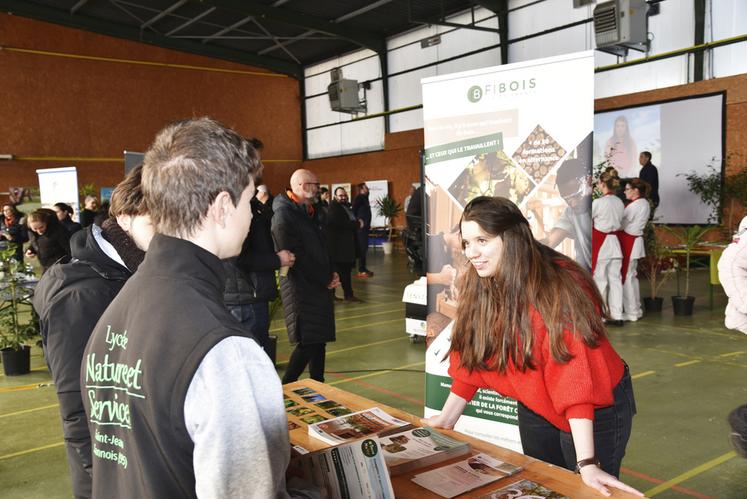 Jade Housay (Fibois) vante l'attractivité de la filière bois auprès des jeunes.