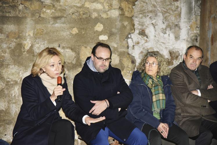 Mardi 23 janvier, à Boissy-l'Aillerie (Val-d'Oise). Valérie Pécresse, présidente de la Région Île-de-France, en visite dans l'exploitation de Paul Dubray, 