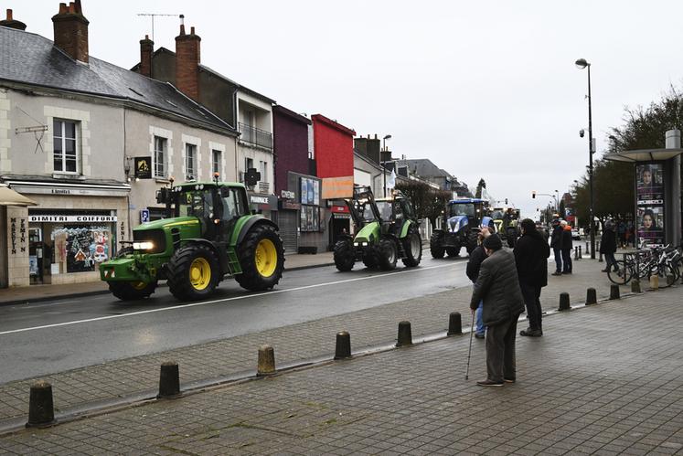 À Blois, les passants ont majoritairement approuvé le mouvement. Certains ont même applaudi les agriculteurs lors de leur arrivée en centre-ville.