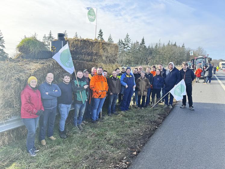Une trentaine d'agriculteurs du secteur d'Houdan étaient réunis pour dire leur mécontentement.