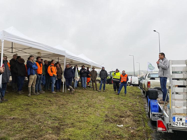 Meaux, vendredi 26 janvier. Situés en hauteur de la déviation ou en venant de la ville, on ne voyait qu’eux au matin. 