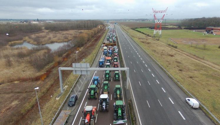 Manifestation des agriculteurs sur l'A5 fin janvier 2024.