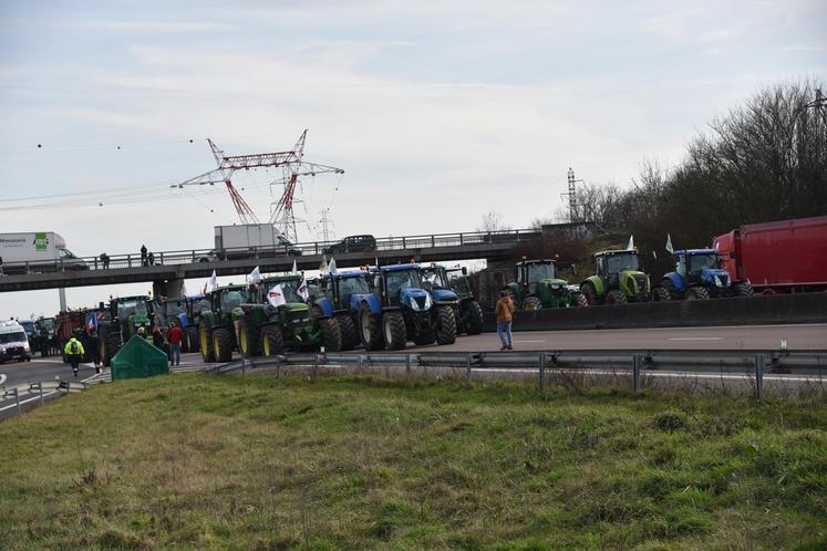 Manifestation des agriculteurs sur l'A5 fin janvier 2024.