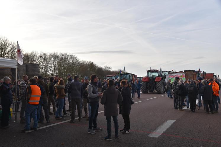 Manifestation des agriculteurs sur l'A5 fin janvier 2024.