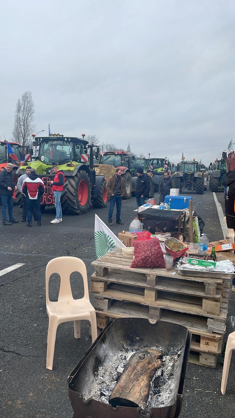 Sur le blocage de l'A6 par les agriculteurs fin janvier 2024.