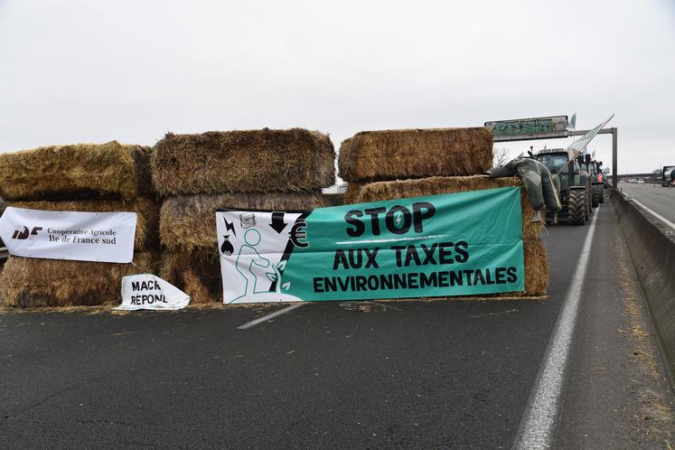 Sur le blocage de l'A6 par les agriculteurs fin janvier 2024.