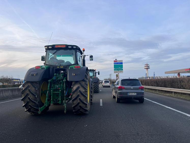 Sur le blocage de l'A6 par les agriculteurs fin janvier 2024.