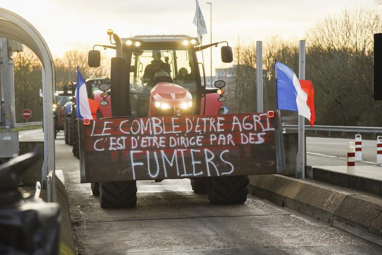 L'opération péages ouverts en Eure-et-Loir ayant été refusée par Vinci, les agriculteurs de la FNSEA et de JA 28, les ont bloqués dimanche.