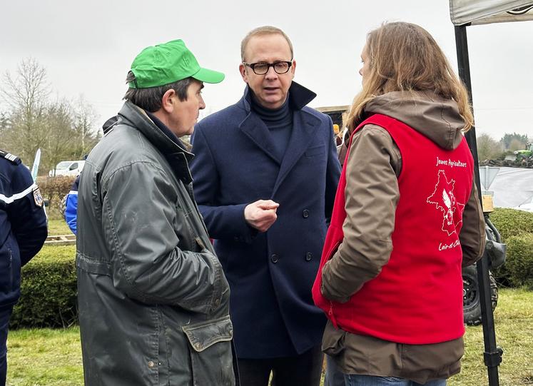 Les représentants de la FNSEA 41 et de JA 41 ont échangé avec le préfet sur leurs revendications. 