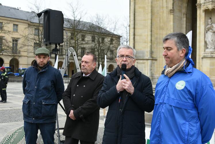 Au micro, François Bonneau, président de Région.