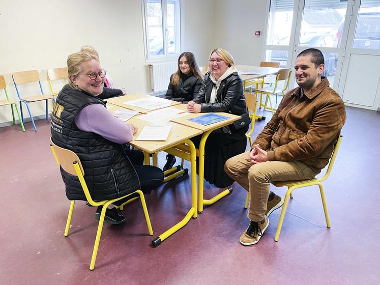 Samedi 27 janvier, à Beaumont-les-Autels. Les familles se sont déplacées en nombre pour cette journée portes ouvertes, et avec le sourire.