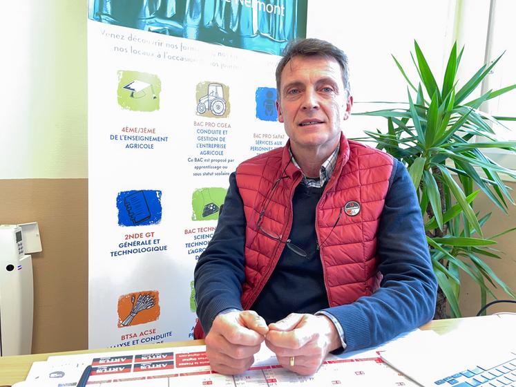 Le 1er février, à Nogent-le-Rotrou. Le directeur de Nermont, Xavier Marin, s'emploie pour pouvoir accueillir des élèves dès la 5e.