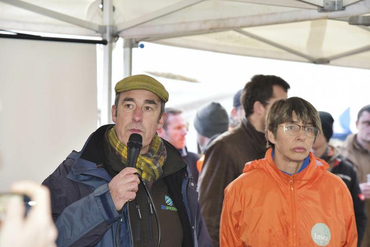 Guillaume Moret, président du syndicat Pays de France, et Alice Avisse, présidente de l'arrondissement de Senlis, FDSEA Oise.