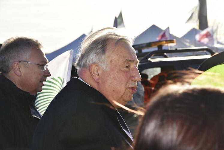 Gérard Larcher, le président du Sénat, est venu exprimer son soutien au mouvement le 26 janvier.