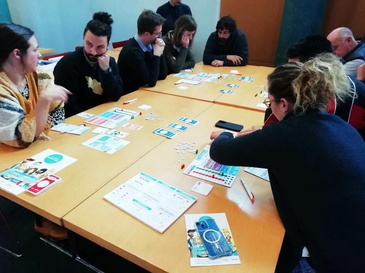 Les participants ont joué au jeu de plateau Aventure entrepreneur créé par la Banque de France pour appréhender les mécanismes comptables et financiers.